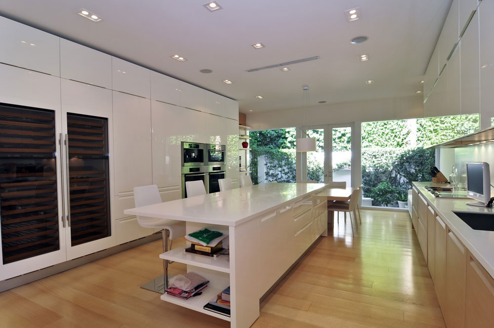 Since moving in, Shakira completely renovated the house into a Zen oasis with light hardwood floors throughout. (Genelle Brown/TopTenRealEstate)