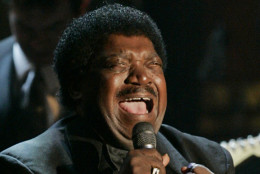 Percy Sledge performs after accepting his award during the Rock and Roll Hall of Fame induction ceremony Monday, March 14, 2005 in New York. (AP Photo/Julie Jacobson)