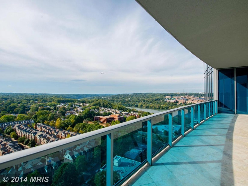 The top floor apartment in Turnberry Tower in Arlington includes an outdoor, wraparound balcony. (MRIS Homes)