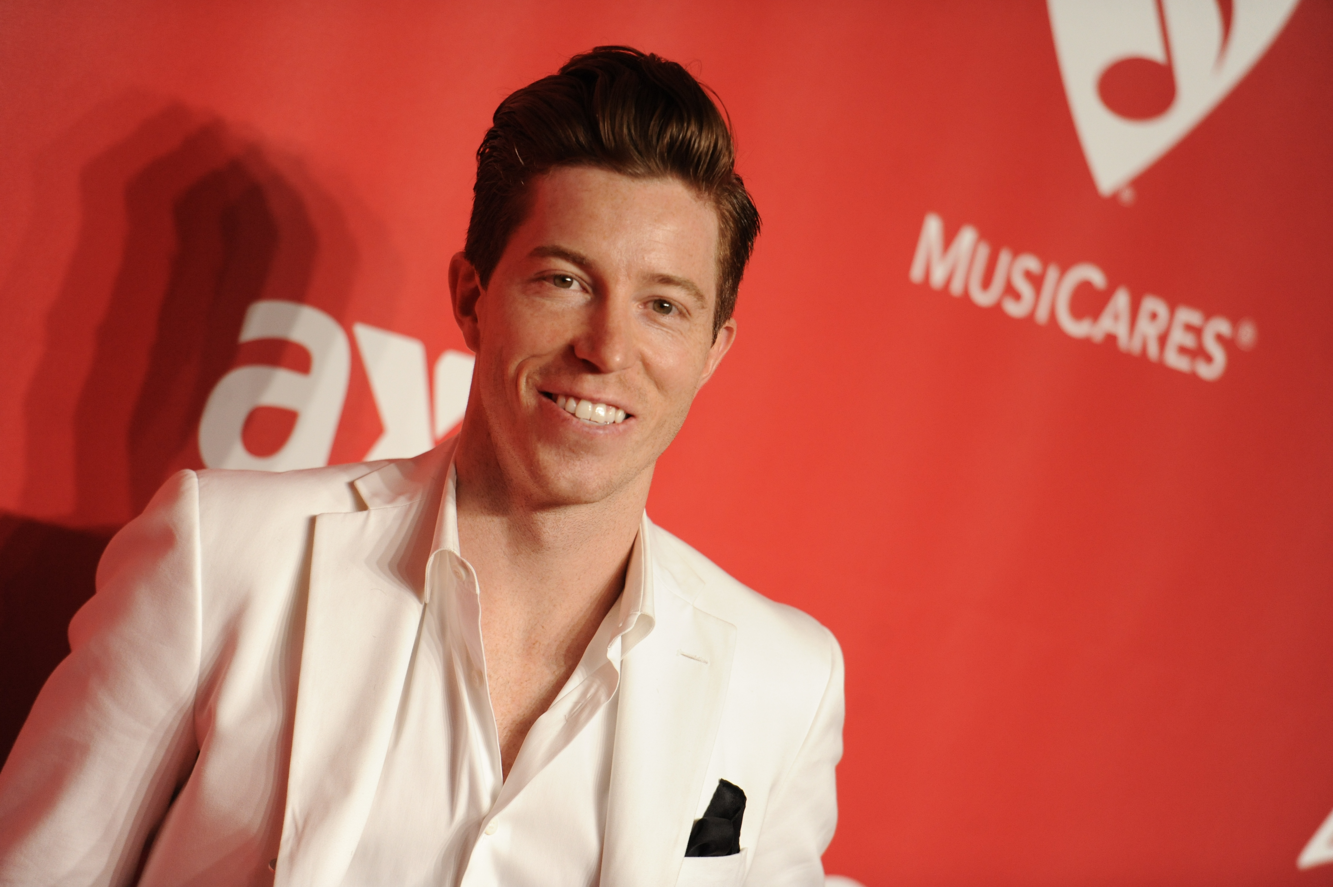 Shaun White's new event brings snow to the Rose Bowl