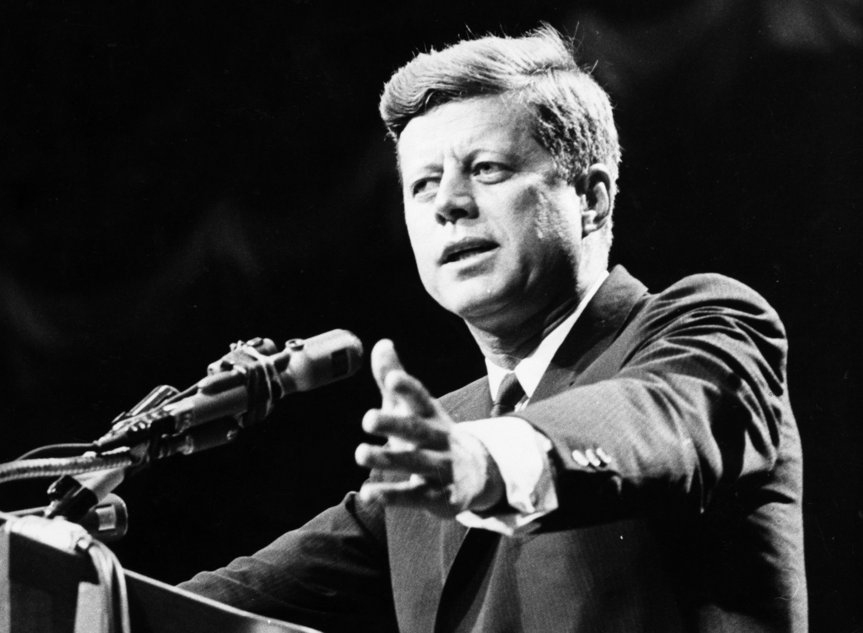 1962:  US statesman John F Kennedy, 35th president of the USA, making a speech.  (Photo by Central Press/Getty Images)