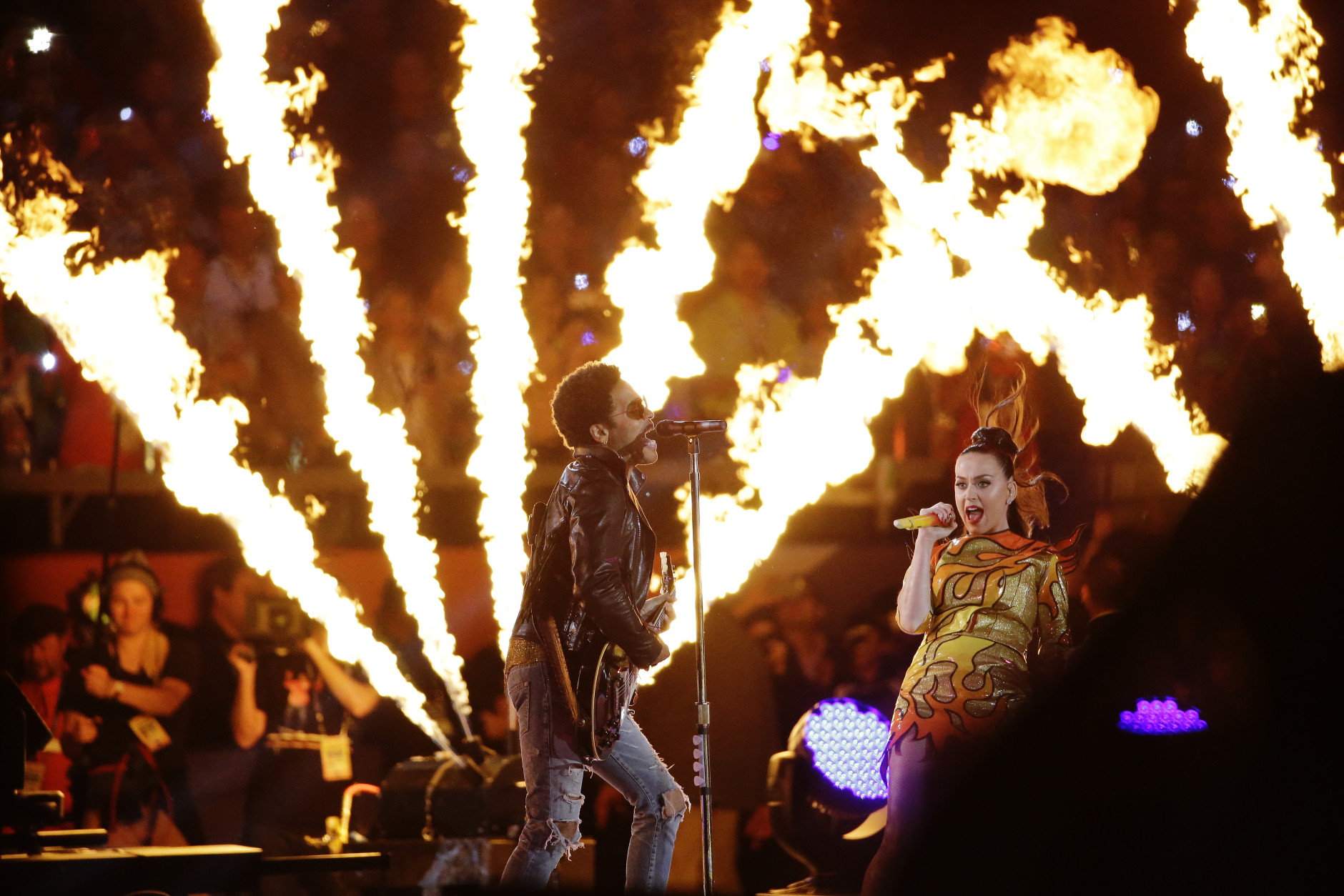 Katy Perry, right, and Lenny Kravitz perform during halftime of the NFL Super Bowl XLIX football game between the Seattle Seahawks and the New England Patriots Sunday, Feb. 1, 2015, in Glendale, Ariz. (AP Photo/Matt Slocum)