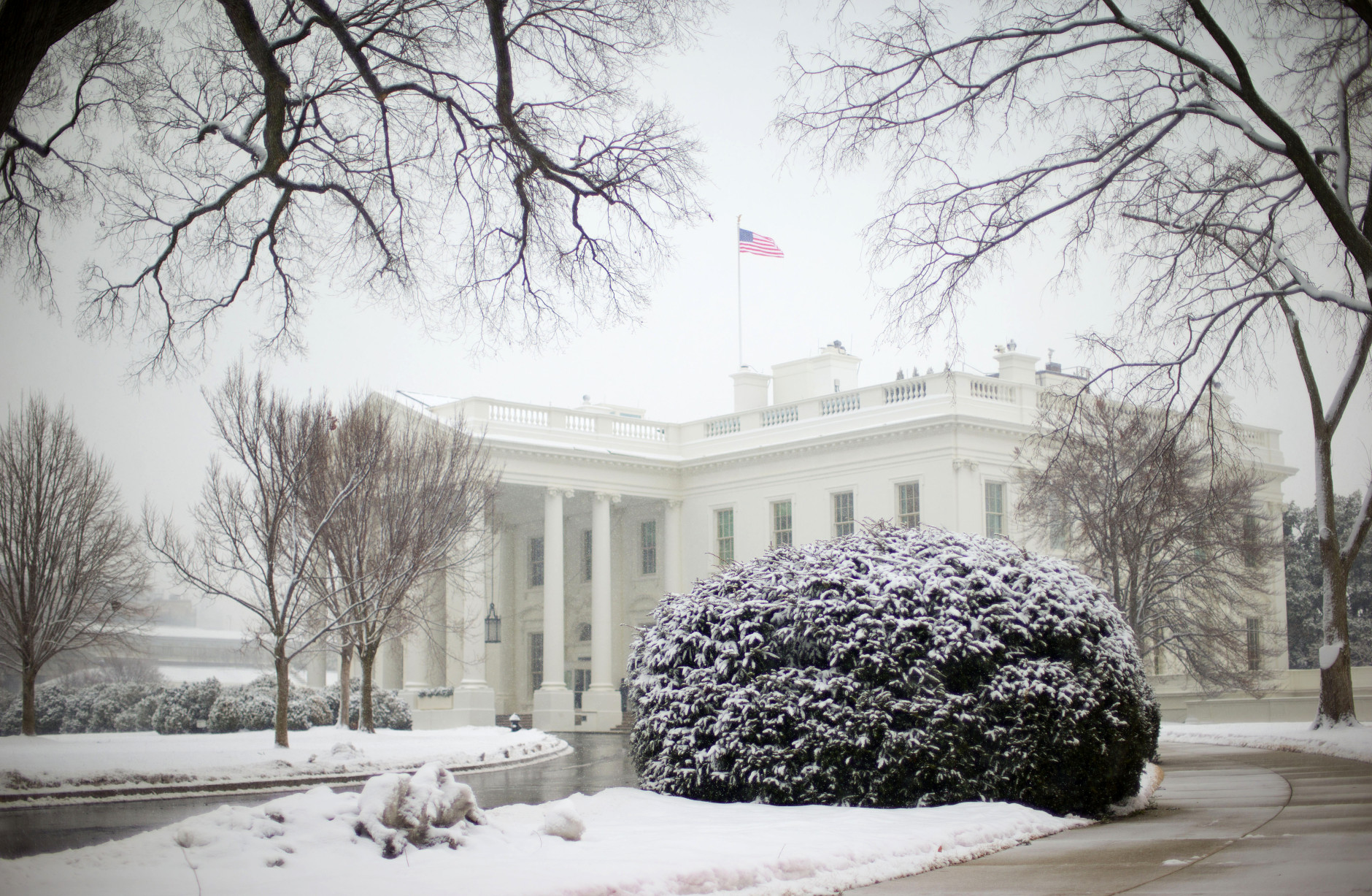 The White House in Washington is seen as snow falls in the morning, Thursday, Feb. 26, 2015. (AP Photo/Pablo Martinez Monsivais)