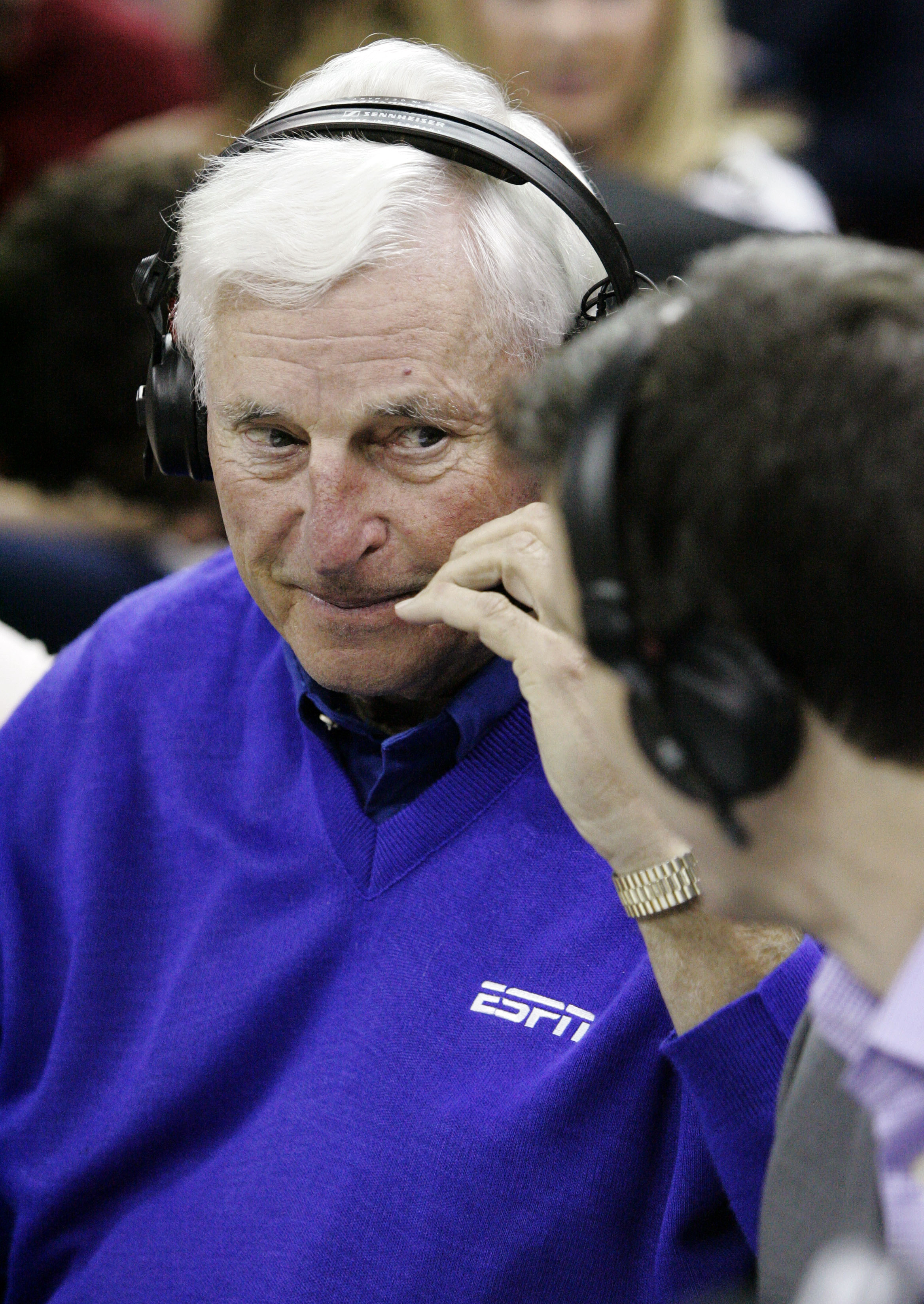 Sit down, kids: Bobby Knight can’t see