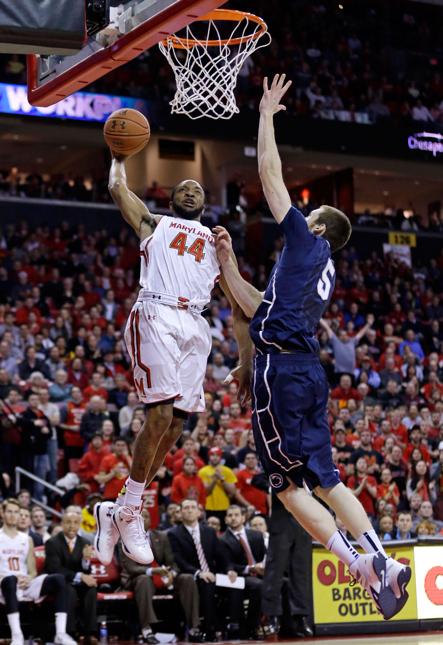 Video: Dez Wells’ thundering dunk — best of his career?