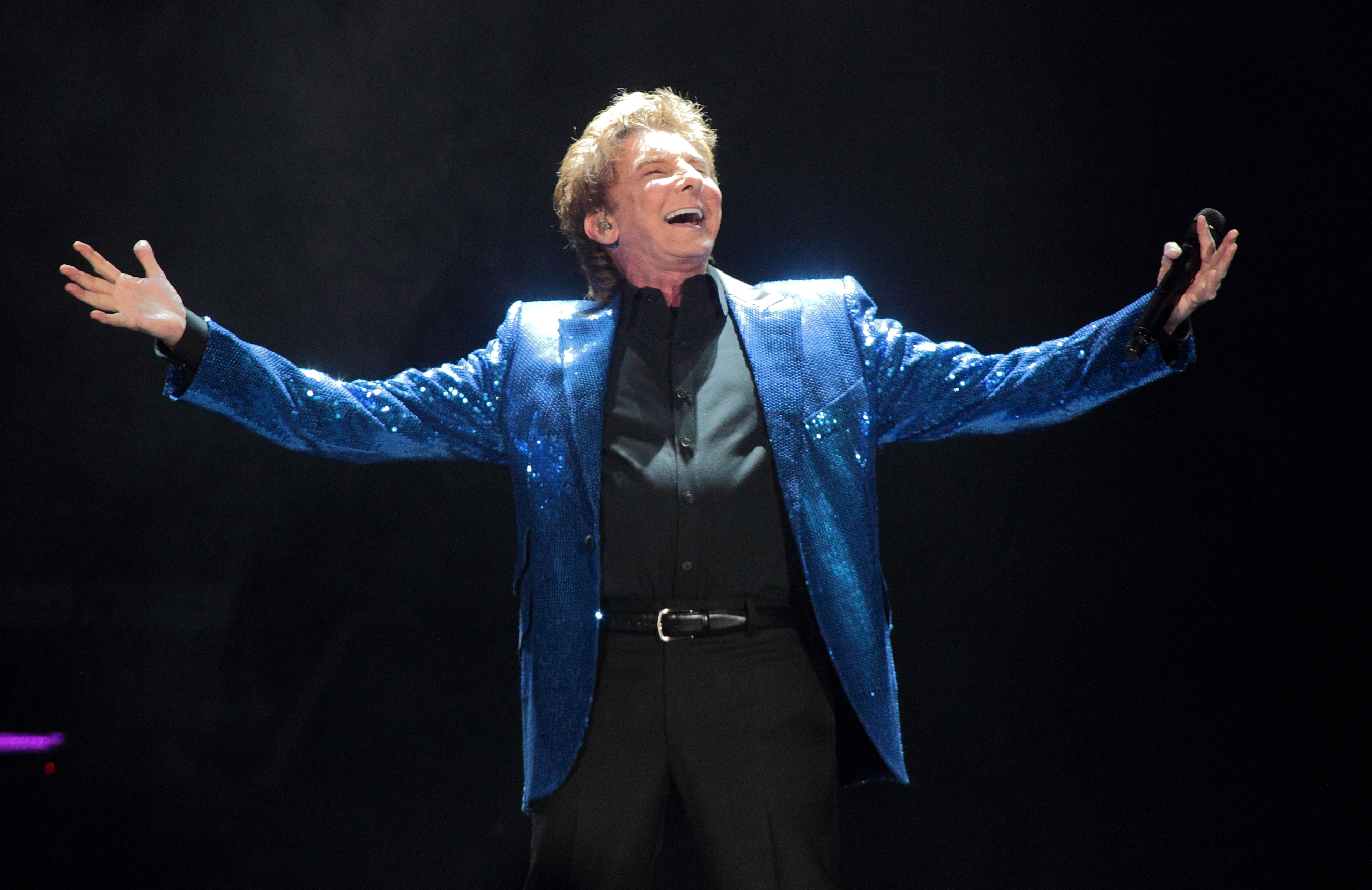 Barry Manilow farewell tour hits Verizon Center