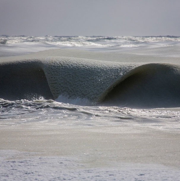 Man captures ‘frozen’ waves (Photos)