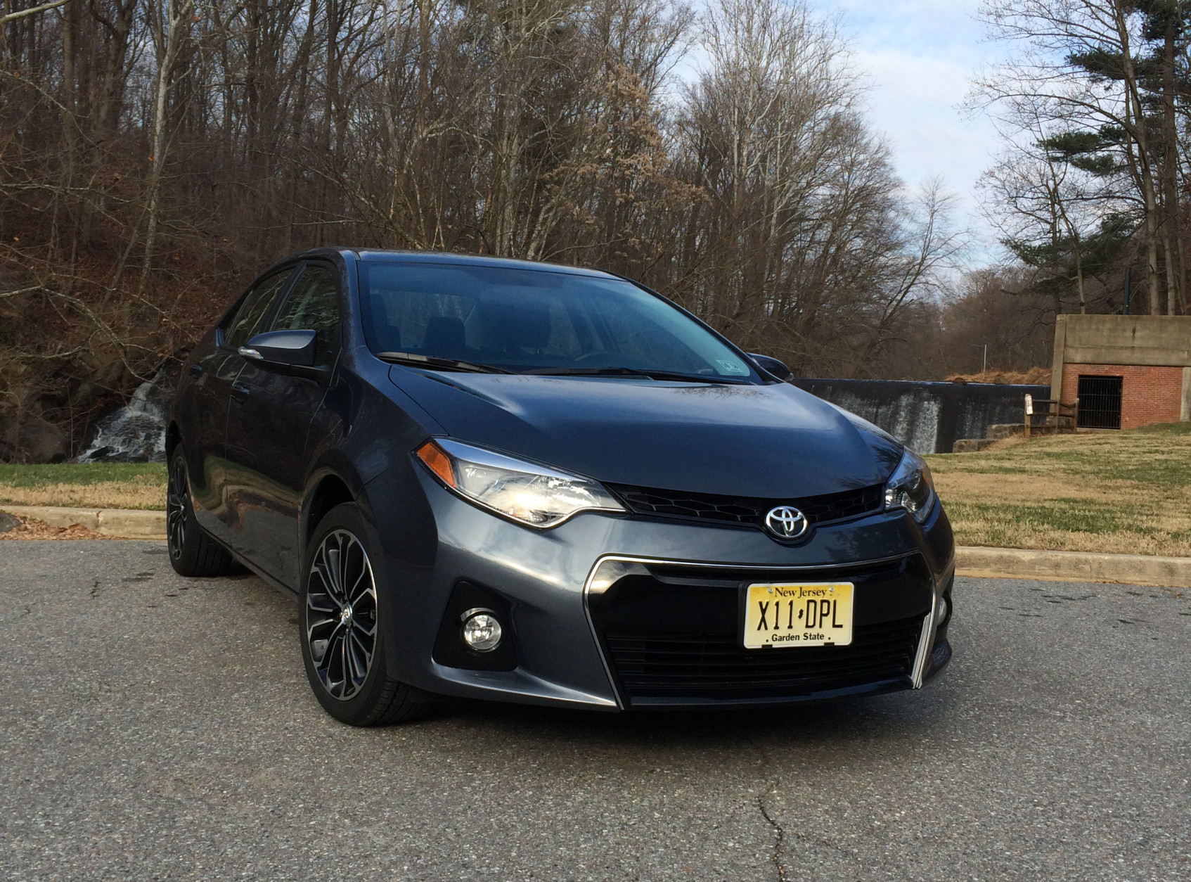 The front end is very stylish and looks sporty. (WTOP/Mike Parris)
