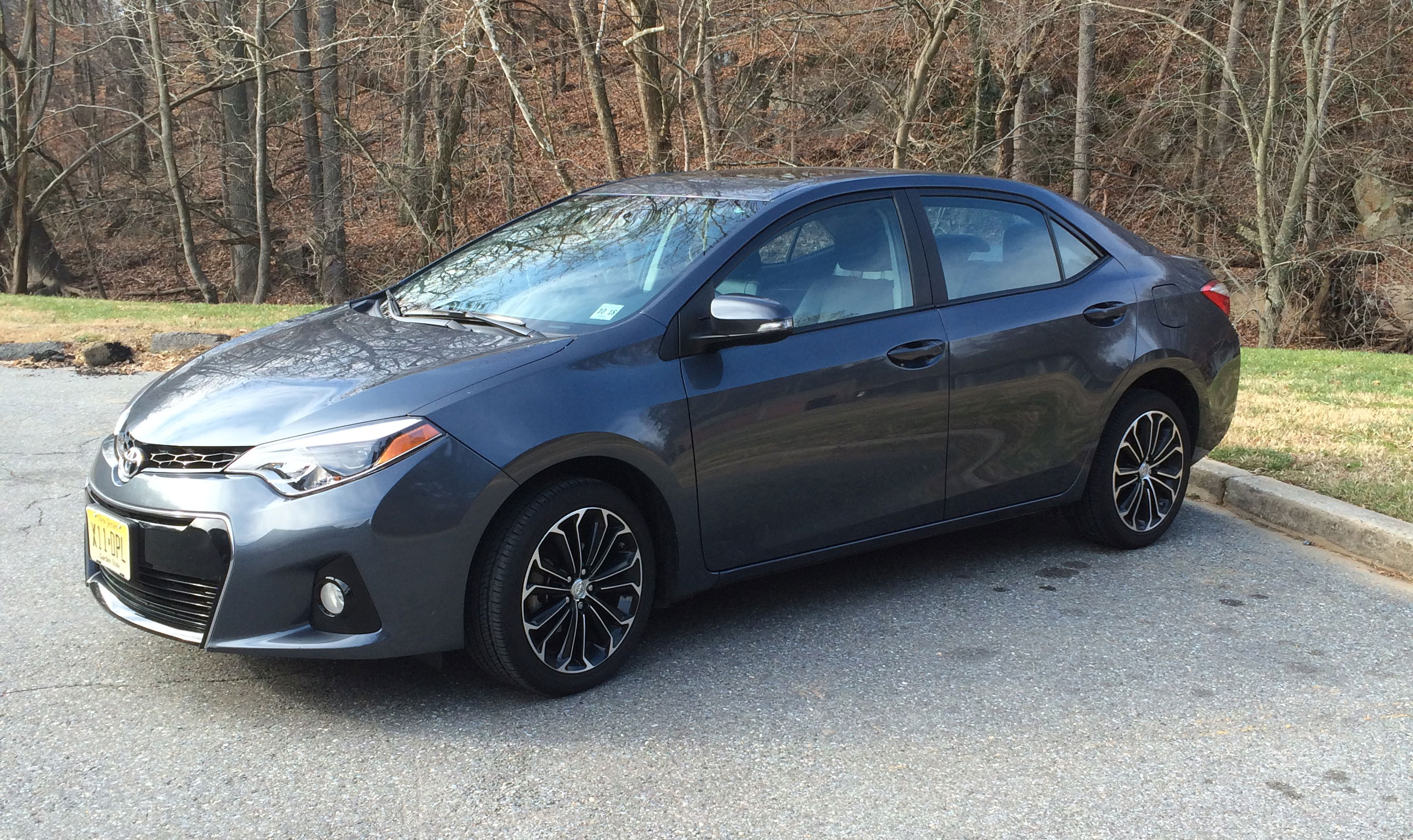 Car Report: Toyota Corolla redesigned to keep its status in the compact sedan market