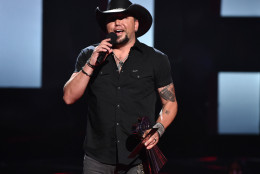 Jason Aldean accepts the award for country song of the year for “Burnin’ It Down” at the iHeartRadio Music Awards at The Shrine Auditorium on Sunday, March 29, 2015, in Los Angeles. (Photo by John Shearer/Invision for iHeartRadio/AP Images)
