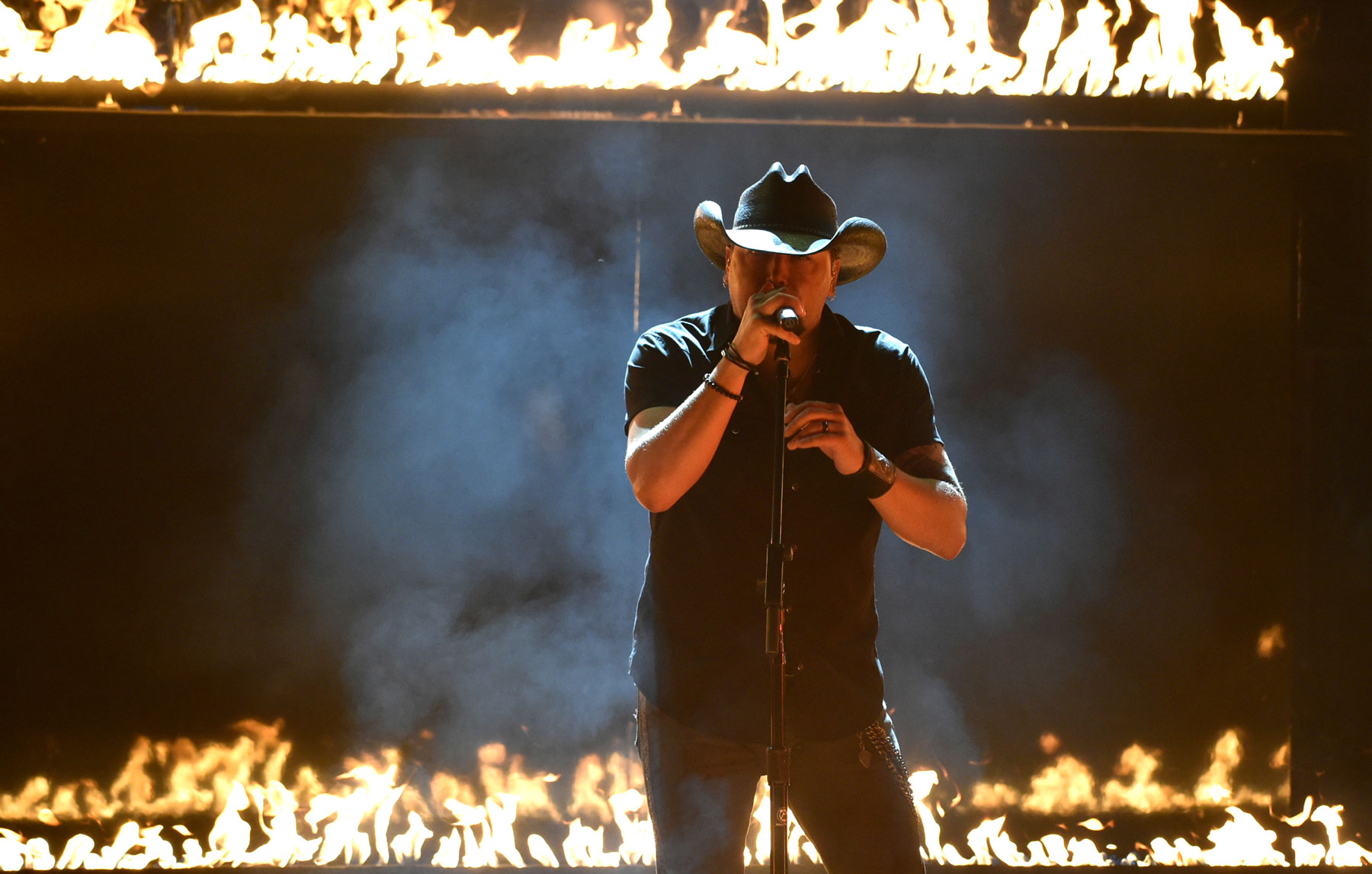 Jason Aldean performs on stage at the iHeartRadio Music Awards at The Shrine Auditorium on Sunday, March 29, 2015, in Los Angeles. (Photo by John Shearer/Invision for iHeartRadio/AP Images)