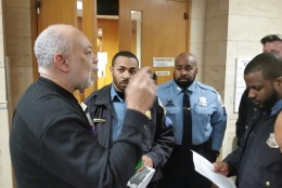 Judge Wright talking to D.C. police officers taking part in a mock trial. (WTOP/Kathy Stewart)