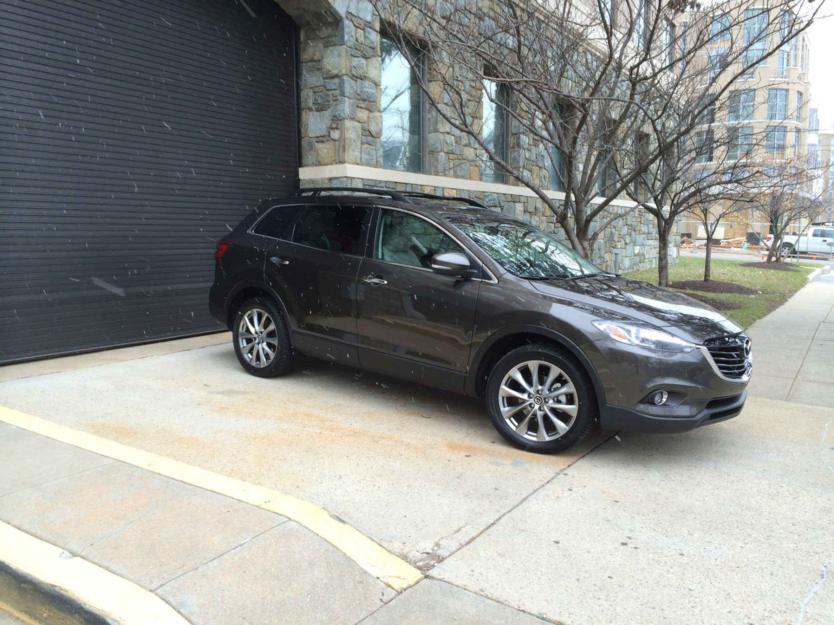 The Mazda CX-9 behaves like one of Mazda’s sporty sedans but the CX-9 has seven seats and is a pretty large SUV. (WTOP/Mike Parris)