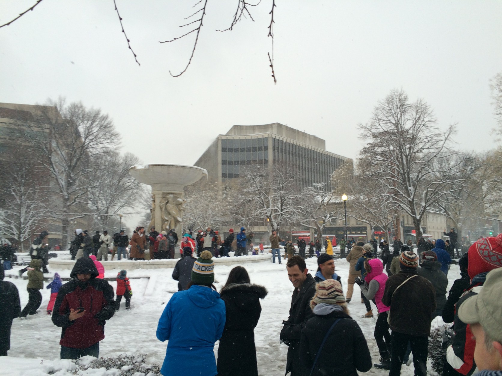You could choose to attack, or defend, the fountain in dupont Circle at Thursday's snowball fight. (WTOP/Mike Murillo)