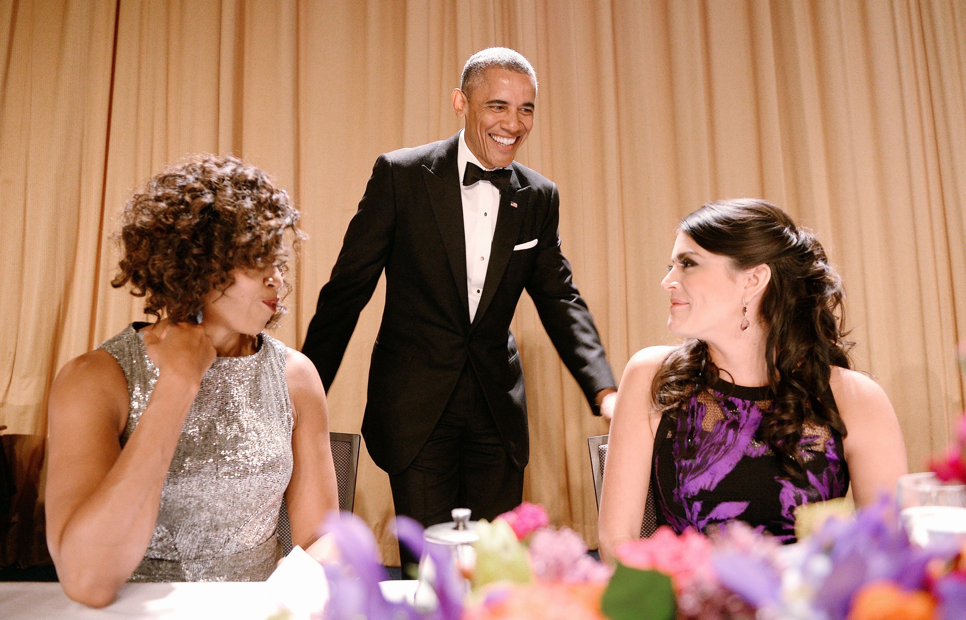 WASHINGTON, DC - APRIL 25: First Lady Michelle Obama, President Barack Obama and comedienne Cecily Strong of the Saturday Night Live show chat during the annual White House Correspondent's Association Gala at the Washington Hilton hotel April 25, 2015 in Washington, D.C. The dinner is an annual event attended by journalists, politicians and celebrities. (Photo by Olivier Douliery-Pool/Getty Images)