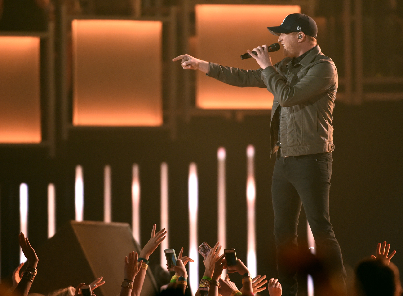 Cole Swindell performs at the 50th annual Academy of Country Music Awards at AT&amp;T Stadium on Sunday, April 19, 2015, in Arlington, Texas. (Photo by Chris Pizzello/Invision/AP)