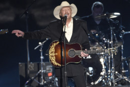 Alan Jackson performs at the 50th annual Academy of Country Music Awards at AT&amp;T Stadium on Sunday, April 19, 2015, in Arlington, Texas. (Photo by Chris Pizzello/Invision/AP)