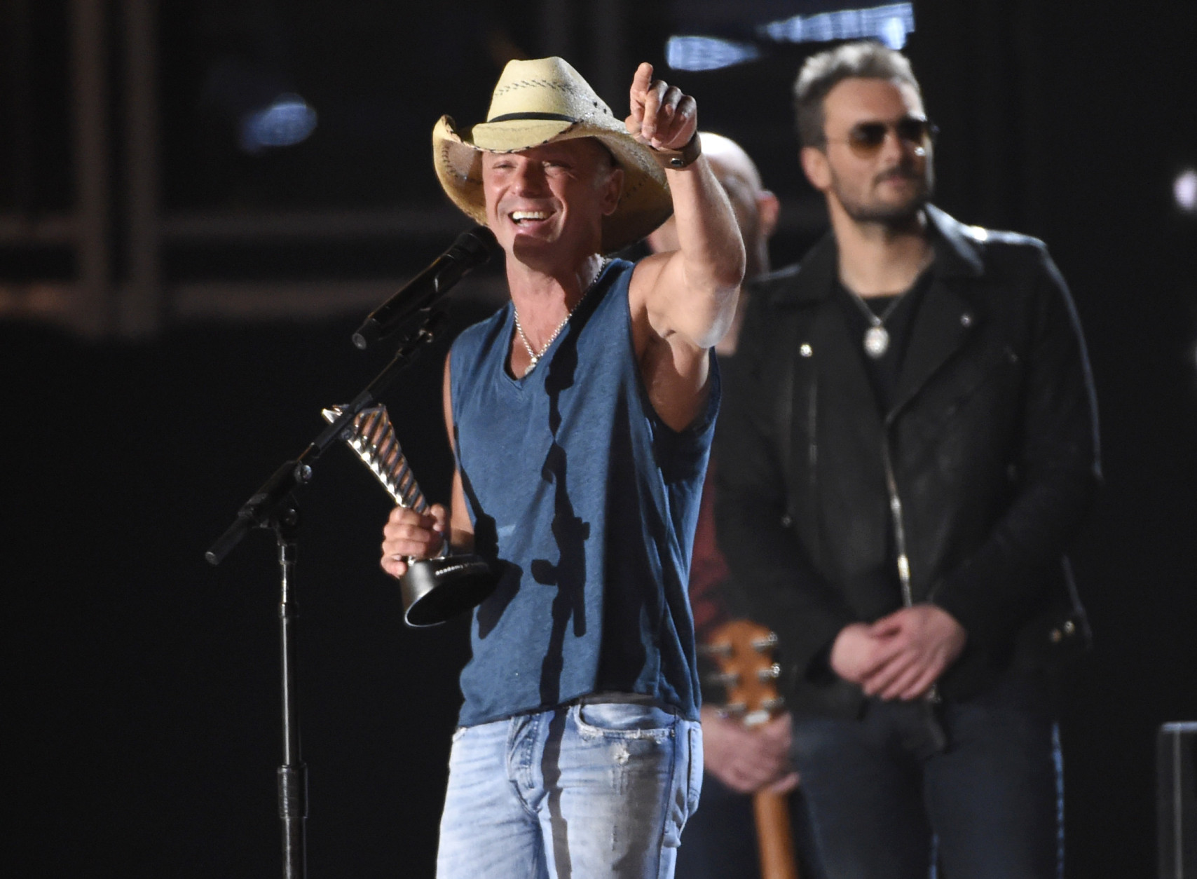 Kenny Chesney accepts the milestone award at the 50th annual Academy of Country Music Awards at AT&amp;T Stadium on Sunday, April 19, 2015, in Arlington, Texas. (Photo by Chris Pizzello/Invision/AP)