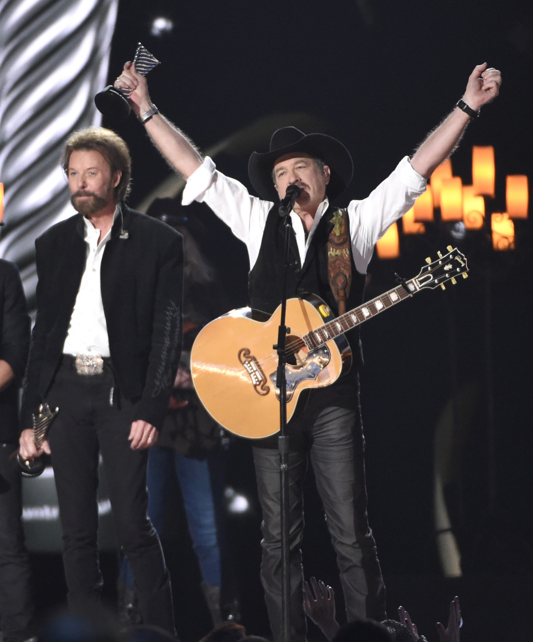 Ronnie Dunn, left, and Kix Brooks, of Brooks &amp; Dunn, accept the milestone award at the 50th annual Academy of Country Music Awards at AT&amp;T Stadium on Sunday, April 19, 2015, in Arlington, Texas. (Photo by Chris Pizzello/Invision/AP)
