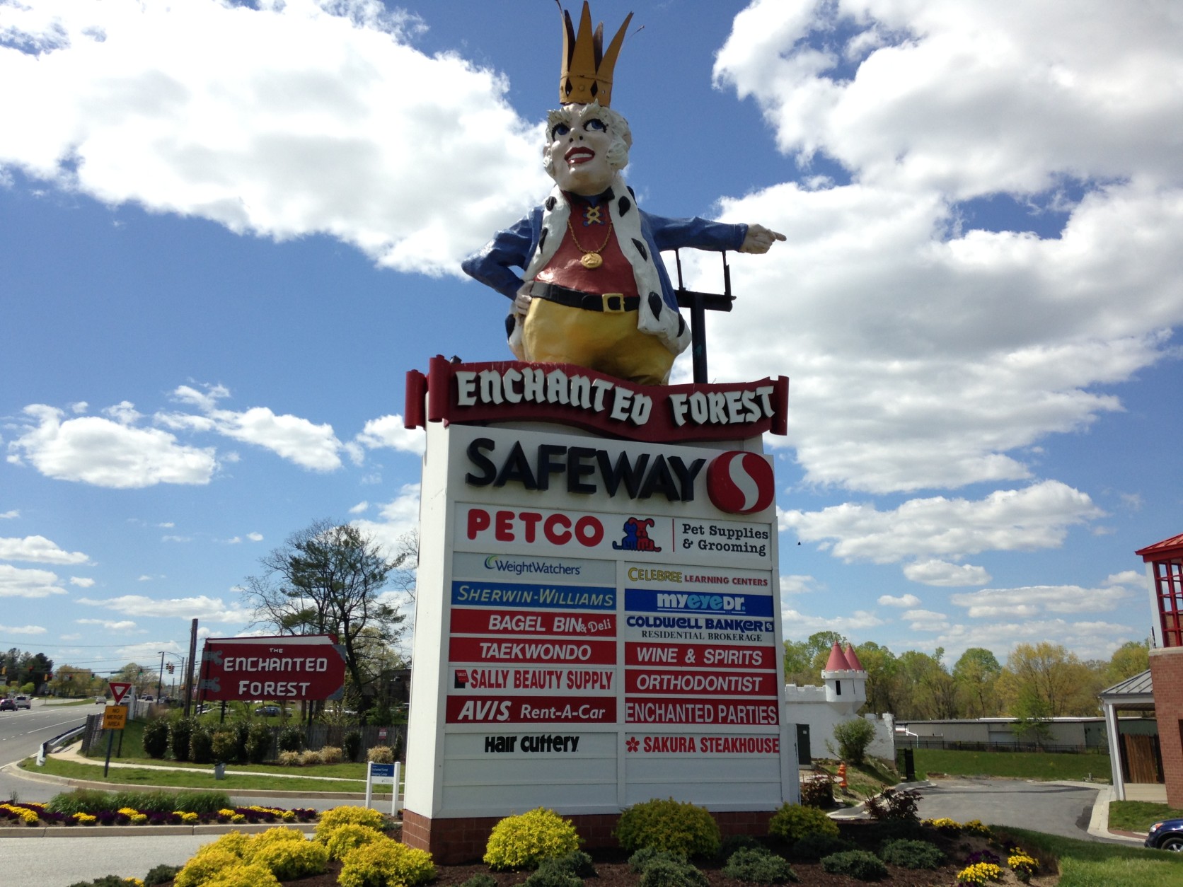 Old King Cole used to stand on a pole at the entrance to the Enchanted Forest theme park. Today, he's part of the sign at the entrance to the shopping center that replaced the park. (WTOP/Michelle Basch)