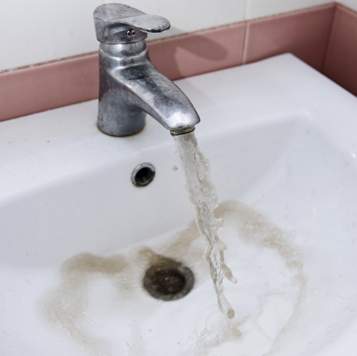 WSSC says discolored water OK to drink, but not for laundry