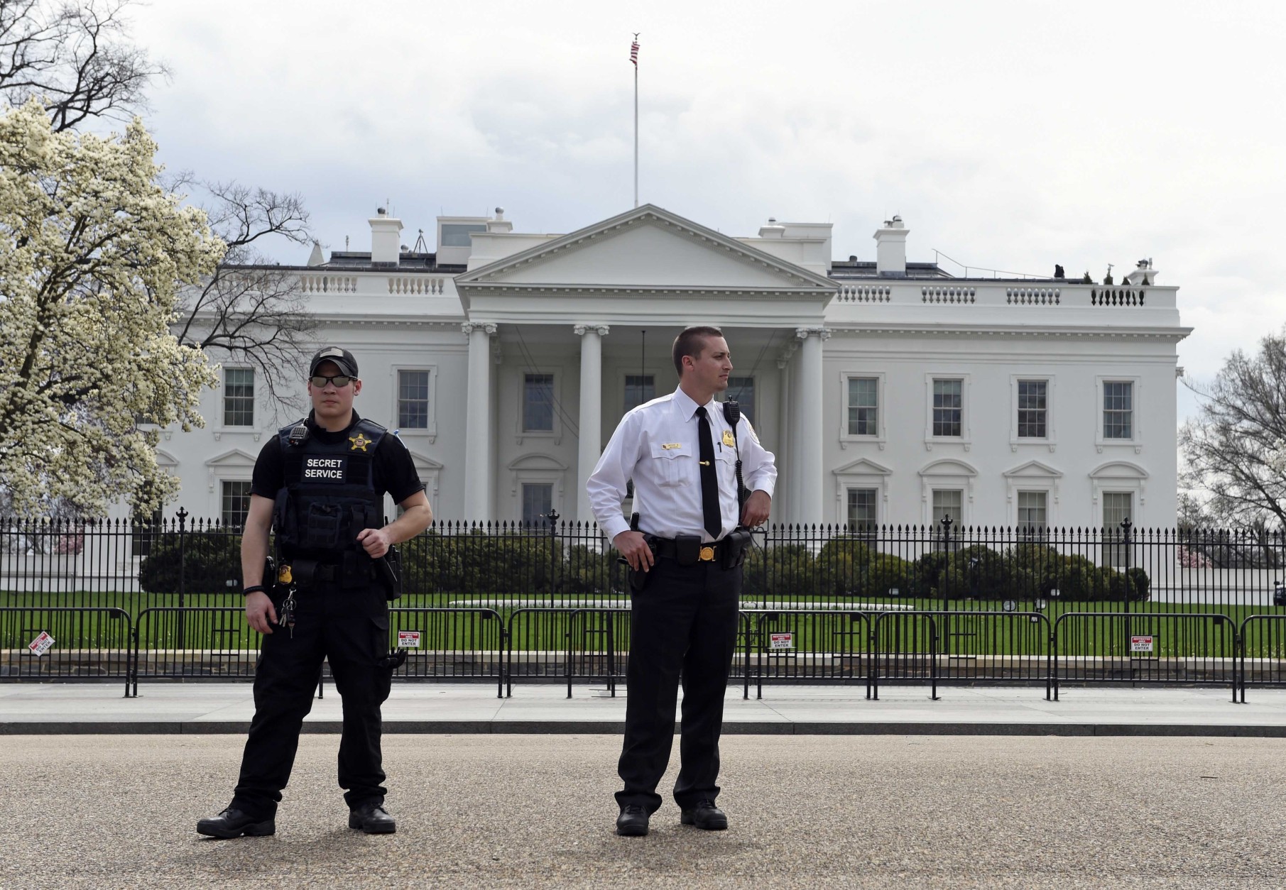 Members of the Secret Service stand on Pennsylvania Avenue outside the White House in Washington, Tuesday, April 7, 2015. The White House, State Department, and Capitol were all affected by reports of widespread power outages across Washington and its suburbs Tuesday afternoon.  (AP Photo/Susan Walsh)