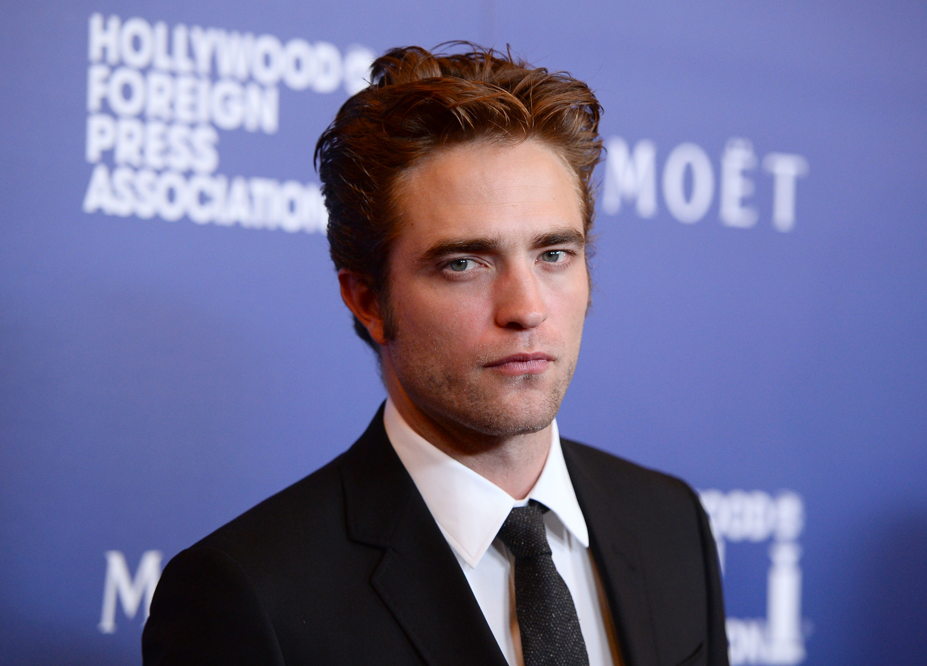 Robert Pattinson engaged to British pop star