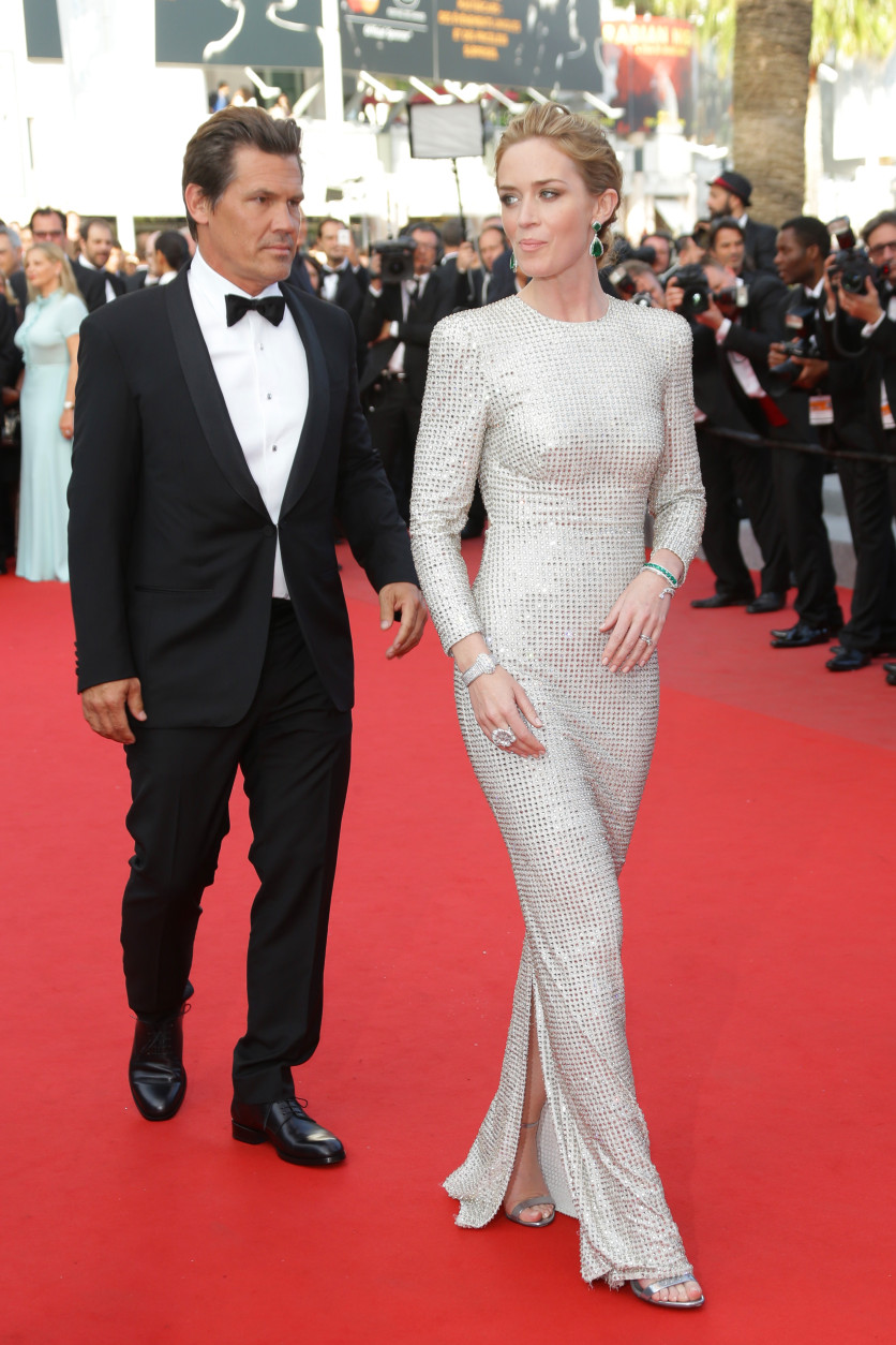 Josh Brolin and Emily Blunt pose for photographers upon arrival at the screening of the film Sicario at the 68th international film festival, Cannes, southern France, Tuesday, May 19, 2015. (Photo by Joel Ryan/Invision/AP)