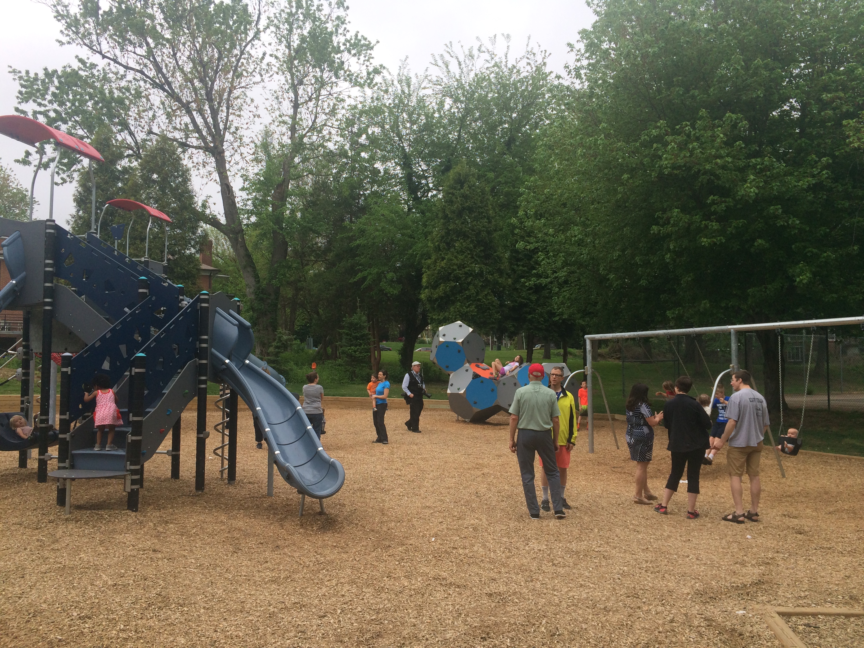 ‘Free range’ parents drop off their kids at Silver Spring park