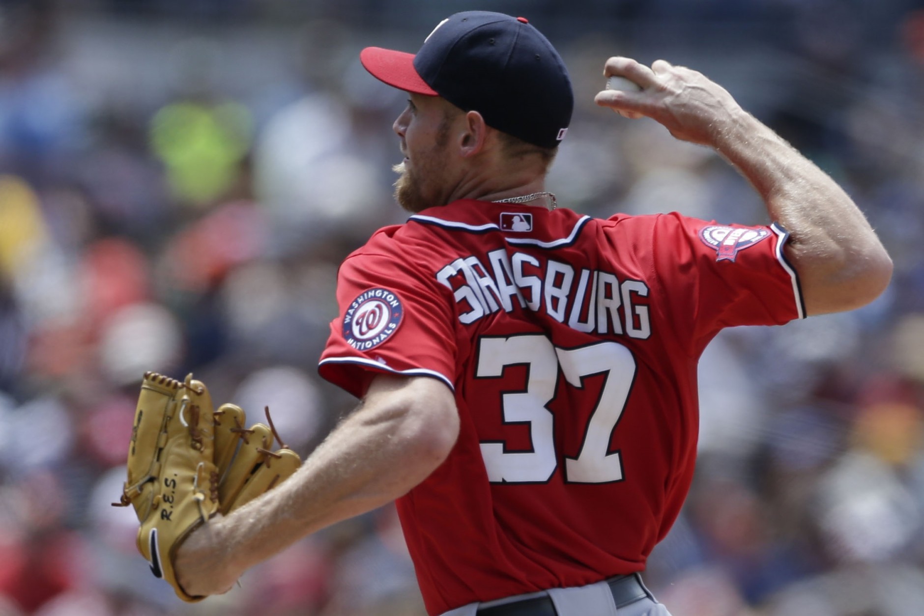 Washington Nationals starting pitcher Stephen Strasburg  throws to a San Diego Padres batter during the third inning in a baseball game Sunday, May 17, 2015, in San Diego. (AP Photo/Gregory Bull)