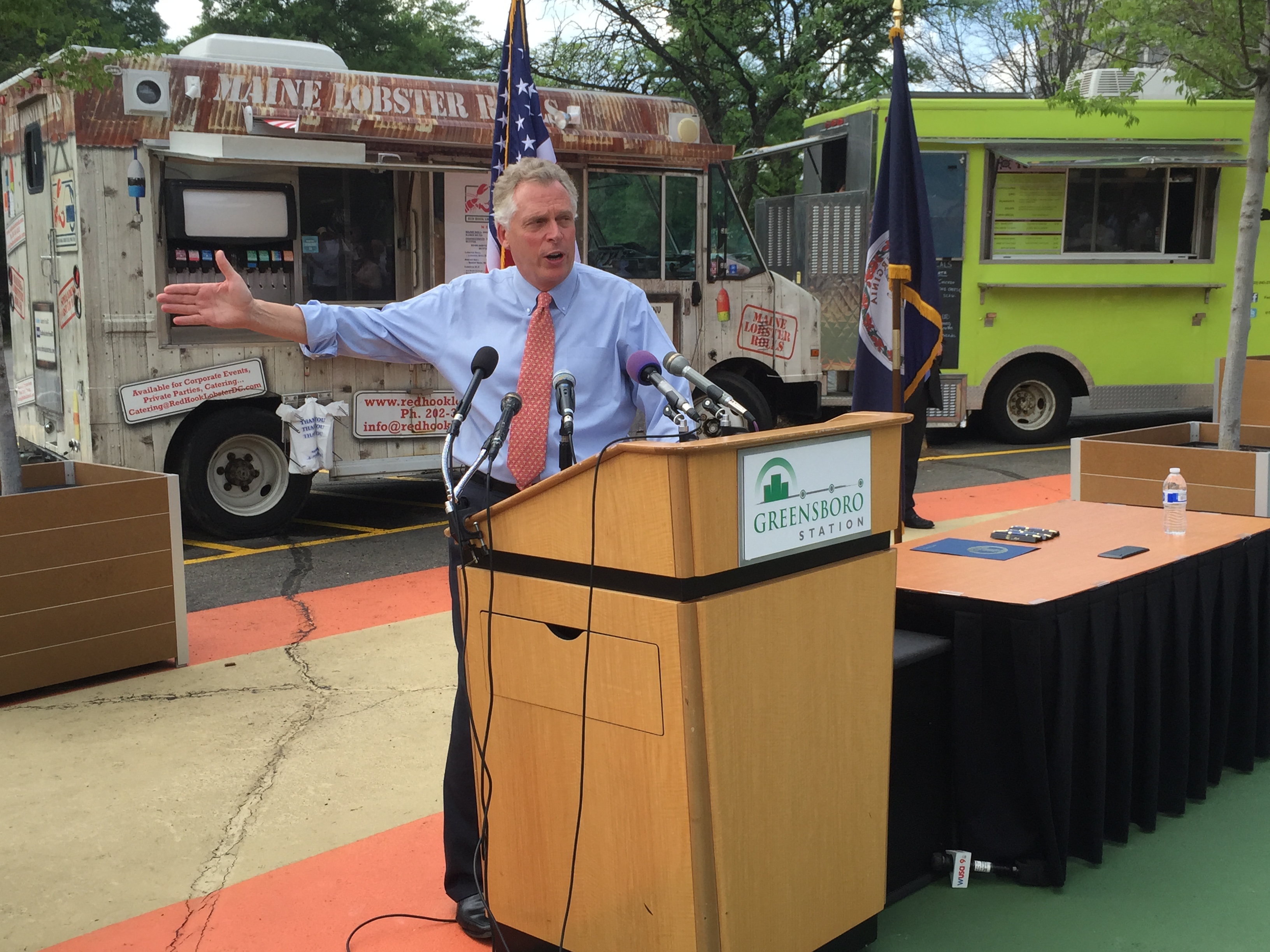 Law gives food trucks access to Virginia state roads - WTOP News