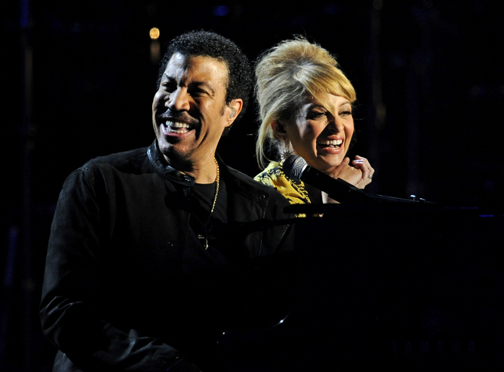 LAS VEGAS, NV - APRIL 02:  Musician Lionel Richie (L) and his daughter Nicole Richie perform onstage during Lionel Richie and Friends in Concert presented by ACM held at the MGM Grand Garden Arena on April 2, 2012 in Las Vegas, Nevada.  (Photo by Ethan Miller/Getty Images)