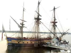 French frigate Hermione met with midnight greeting in Alexandria