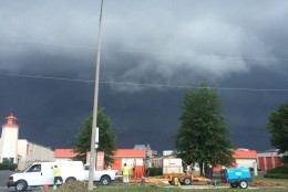 Darkened northwest skies advance on Lee Highway Route 29 in Fairfax City. (WTOP/Dick Uliano)