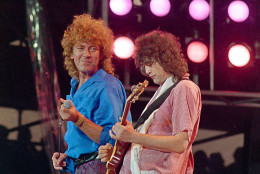 Former Led Zeppelin bandmates, singer Robert Plant, left, and guitarist Jimmy Page, reunite to perform for the Live Aid famine relief concert at JFK Stadium in Philadelphia Pa., July 13, 1985. (AP Photo/Amy Sancetta)