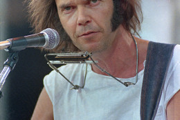 Canadian singer-songwriter Neil Young, playing a Martin acoustic guitar, performs during the Live Aid concert for famine relief at JFK Stadium in Philadelphia, Pa. July 13, 1985.(AP Photo/George Widman)