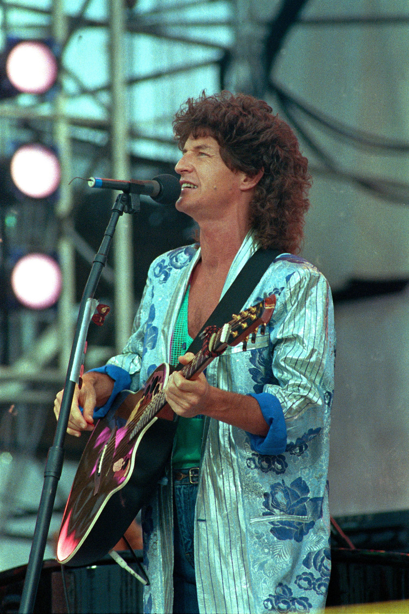 Lead singer Kevin Cronin of REO Speedwagon performs at JFK Stadium in Philadelphia Pa. during Live Aid famine relief concert July 13, 1985.(AP Photo/Amy Sancetta)