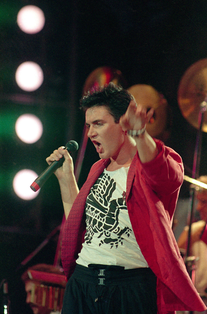 ** FILE ** British singer Simon LeBon of Duran Duran performs at JFK Stadium in Philadelphia Pa. during the Live Aid famine relief concert July 13, 1985. Justin Timberlake is working on Duran Duran's new album, along with superproducer Timbaland, who created recent smash hits for both Timberlake and Nelly Furtado, the British band said. (AP Photo/Amy Sancetta)