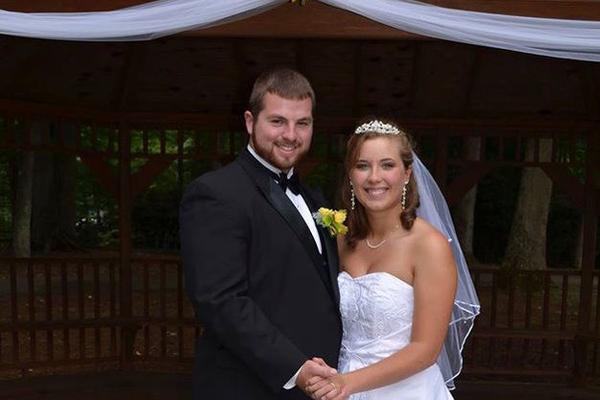 Husband plans second wedding for wife who lost memory