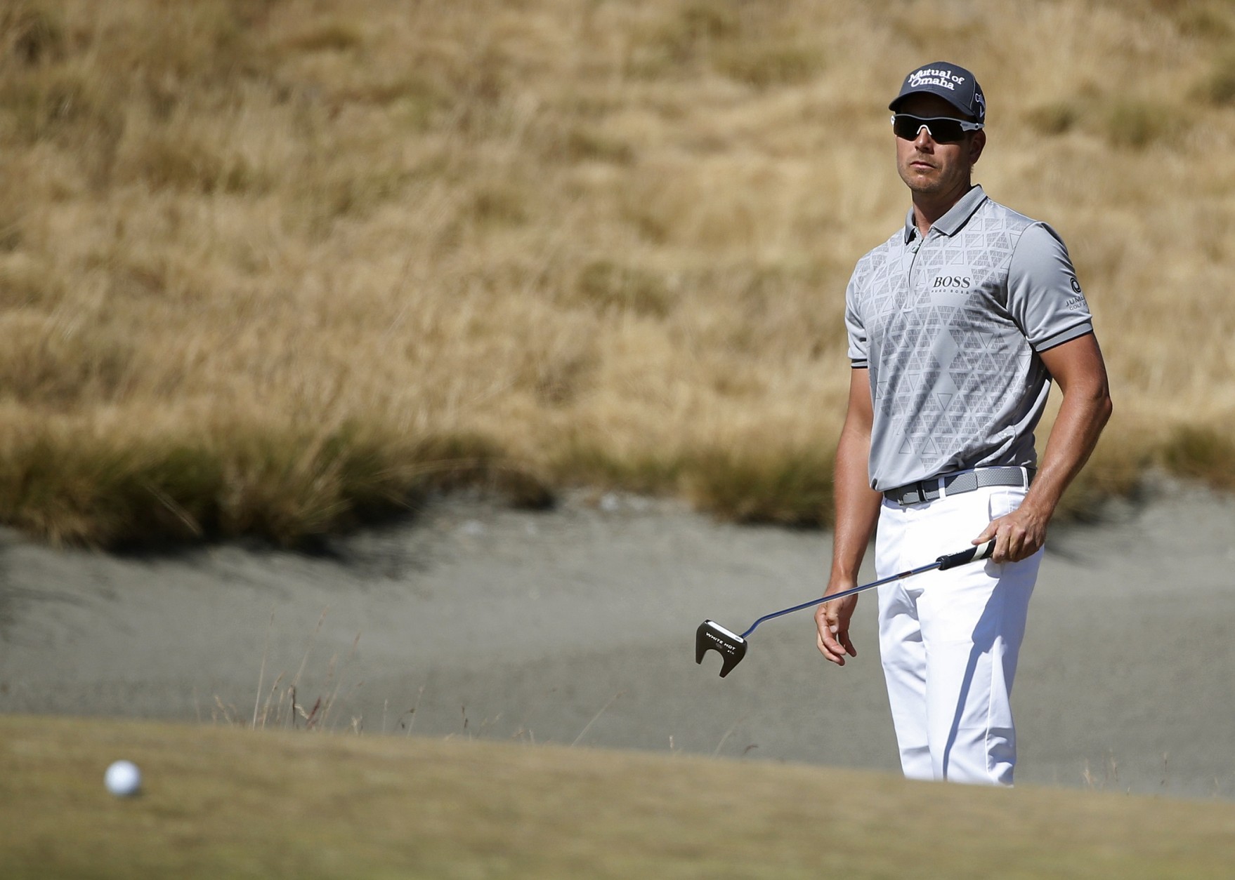 Henrik Stenson, of Sweden, watches his putt on the 15th hole during the second round of the U.S. Open golf tournament at Chambers Bay on Friday, June 19, 2015 in University Place, Wash. (AP Photo/Lenny Ignelzi)