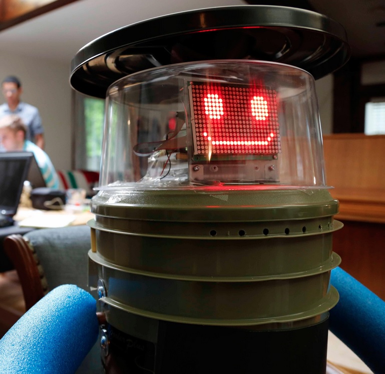 Canadian robot hitchhikes across America