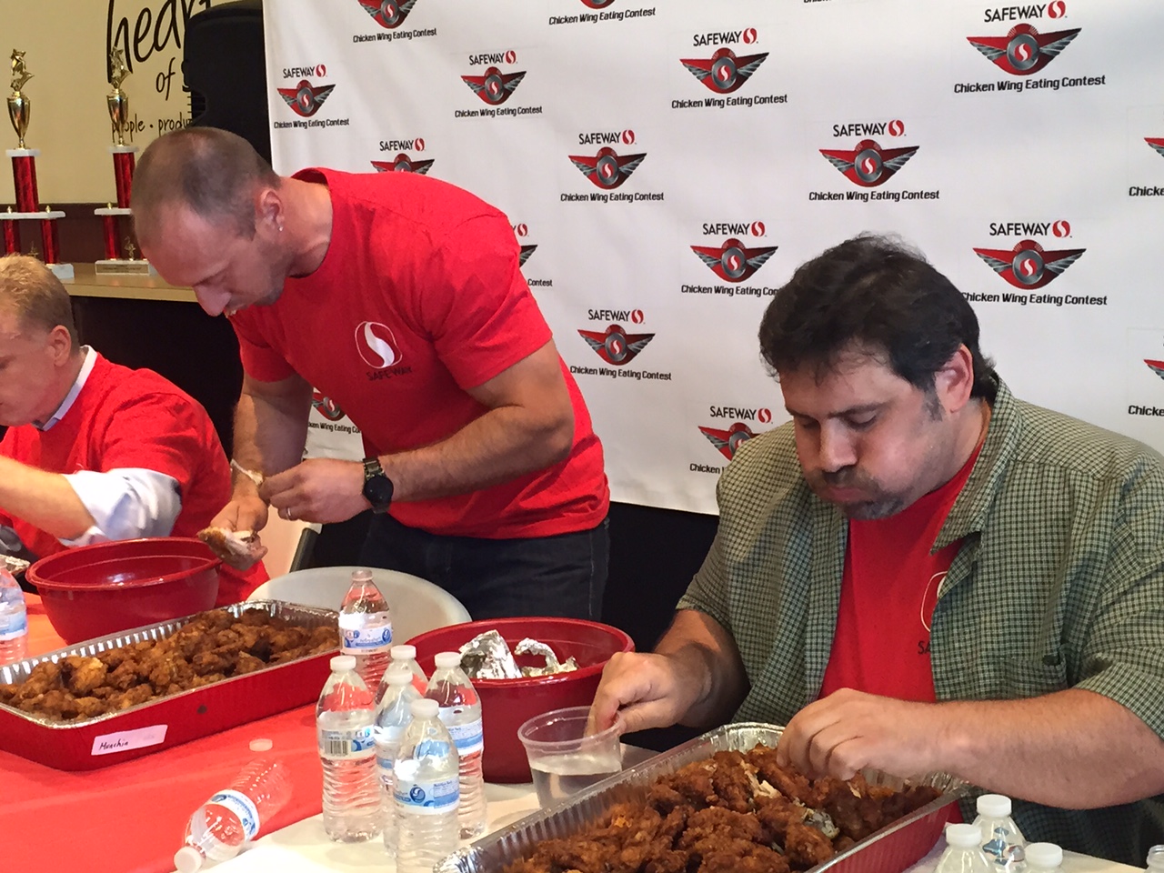Mike "Munchin" Longo, left, and "Gentlemen" Joe Menchetti in the final moments of the competition. (WTOP/Megan Cloherty)