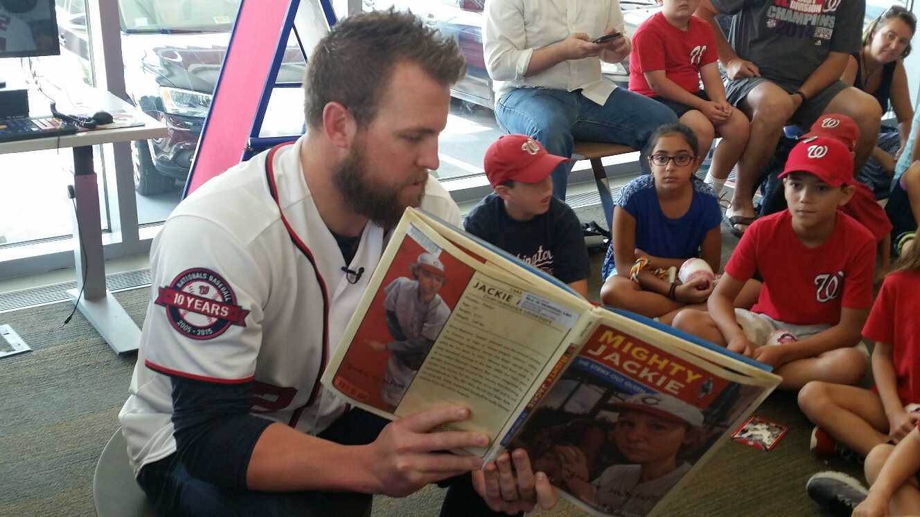 Nats pitcher reads to D.C. kids (Photos)
