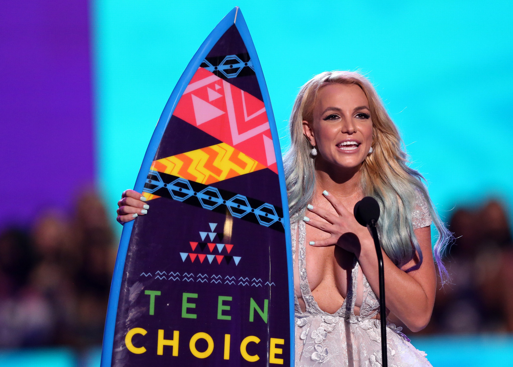 Britney Spears accepts the choice style icon award at the Teen Choice Awards at the Galen Center on Sunday, Aug. 16, 2015, in Los Angeles. (Photo by Matt Sayles/Invision/AP)
