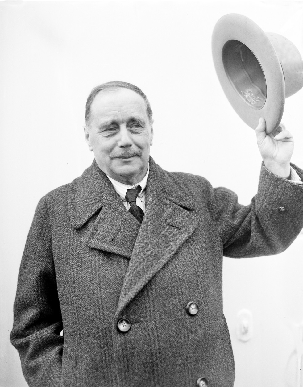 On this date in 1946, author H.G. Wells, 79, died in London. Here, Wells waves with his hat as he arrives aboard the SS Washington in New York City on May 3, 1934. (AP Photo)