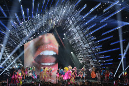 Miley Cyrus and The Flaming Lips perform at the MTV Video Music Awards at the Microsoft Theater on Sunday, Aug. 30, 2015, in Los Angeles. (Photo by Matt Sayles/Invision/AP)