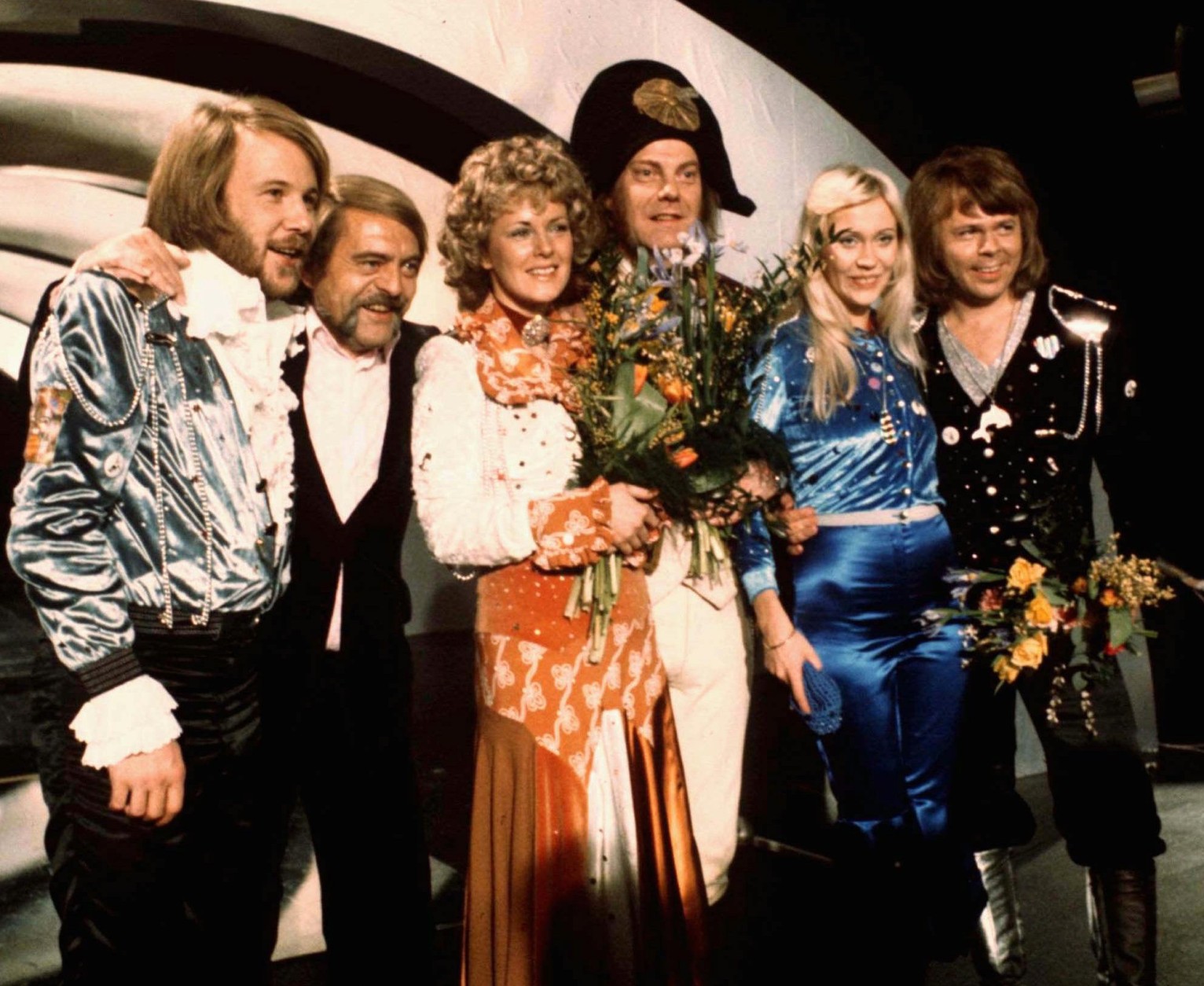 Stig "Stikkan" Andersson (2nd left) is shown with pop group "ABBA", from left Benny Andersson, Annifrid Lyngstad, conductor Sven-Olof Walldoff, Agnetha Faltskog and Bjorn Ulvaeus in this 1974  photo after winning the Eurovision Song Contest in Brighton, England. Andersson who produced the records Swedish pop group ABBA that topped the charts around the globe during the 1970s and 80s died of a heart attack Friday Sept. 12, 1997 aged 66. (AP Photo/File)