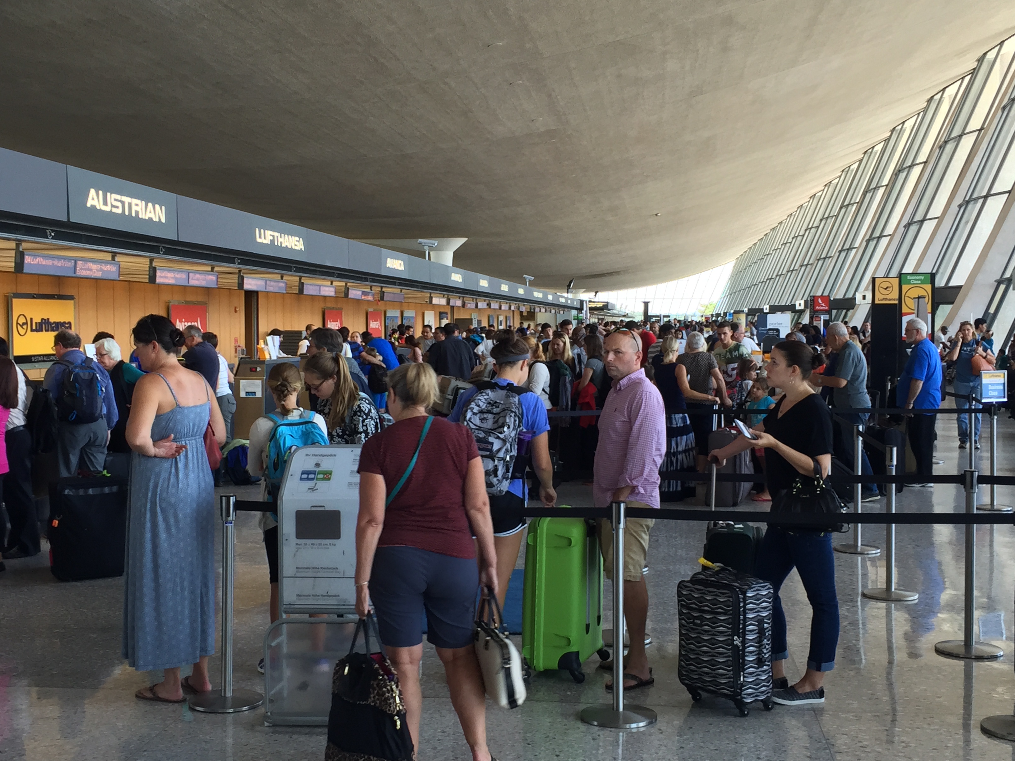 FAA: Some flights resume after tech glitch spurs massive delays