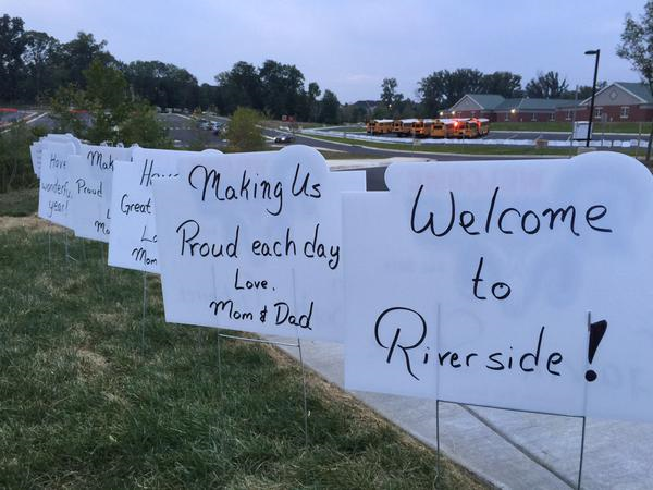 The welcome signs, including inspirational messages and notes from parents, at the new Riverside High School were 'like a yearbook that's come alive,' one vice principal says. (WTOP/Kristi King)