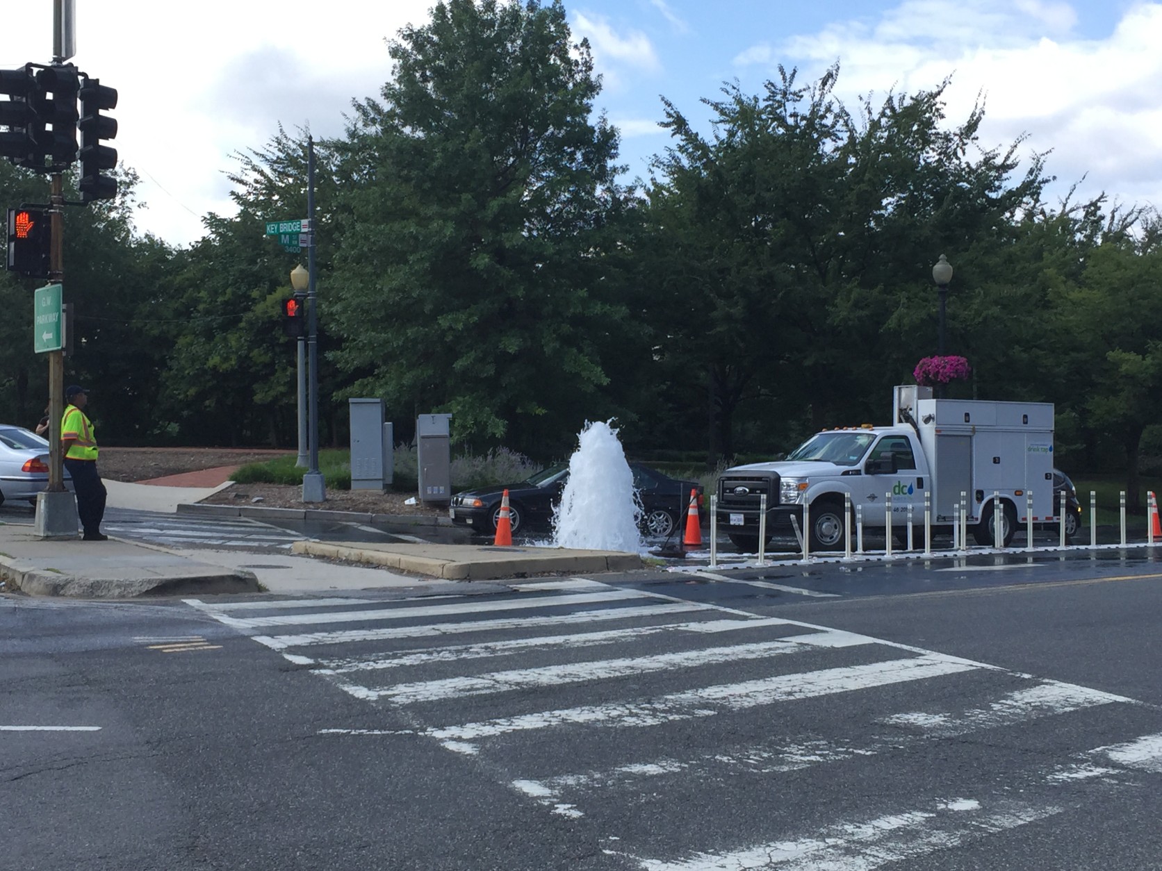 A water main burst on inbound Canal Road in D.C. on Aug. 11, 2015. (WTOP/Megan O'Rourke)